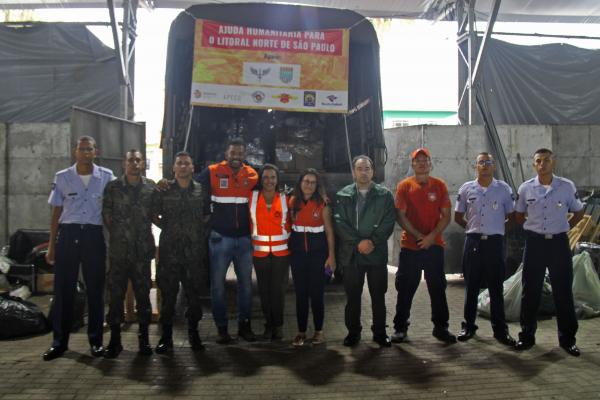 Dessa vez, a Organização Militar prestou apoio no transporte de centenas de itens de limpeza e higiene pessoal, equipamentos de proteção individual e ferramentas, doados pela iniciativa privada