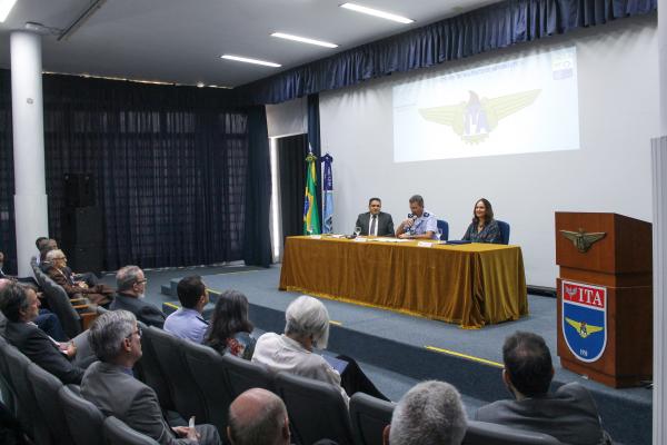 Neste ano, pela primeira vez, uma mulher ministrou a Aula Magna do ITA