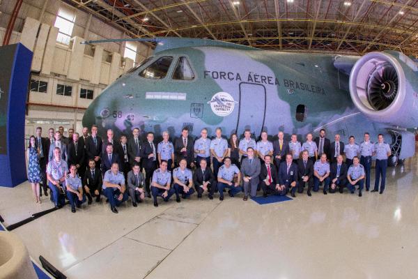 Na oportunidade, também foi apresentada à FAB a sexta unidade do KC-390, primeira na configuração FOC