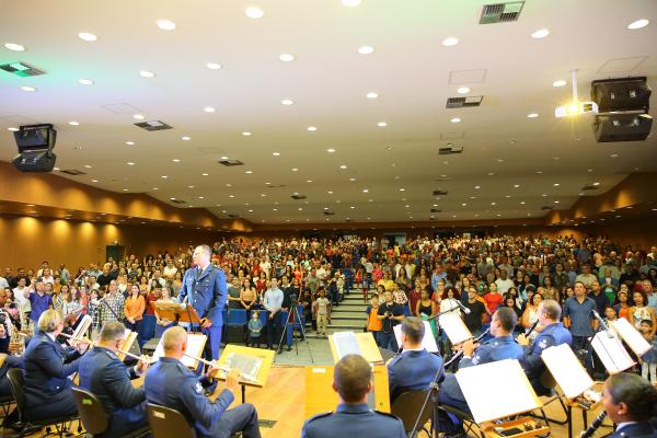Apresentação musical encantou um público de cerca de 800 pessoas, com convidados militares e civis