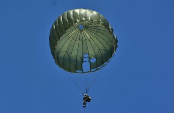 Academia da Força Aérea realizou instrução para situações de abandono de aeronave de forma segura