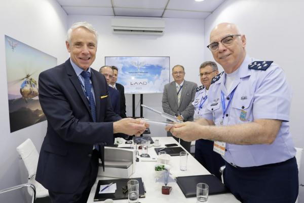 Comandante da Aeronáutica fez balanço sobre as principais tratativas realizadas durante a Feira, dentre elas, as relacionadas às questões aeroespaciais e ao Gripen E