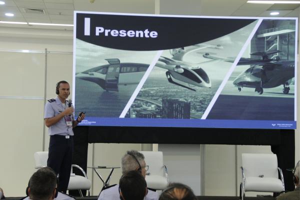 Especialistas do DECEA discutiram novo tipo de aeronave elétrica que deverá transportar passageiros no Brasil a partir de 2025