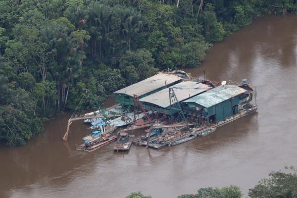 Missões aéreas de IVR sobrevoaram a região identificando exploração mineral ilegal