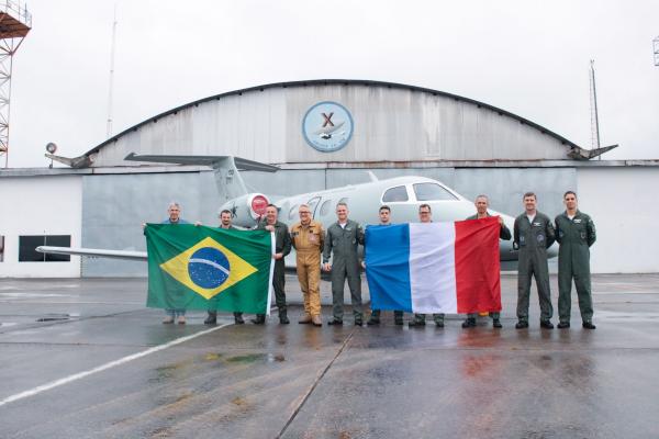 Pilotos franceses visitaram o Instituto de Pesquisas e Ensaios em Voo 