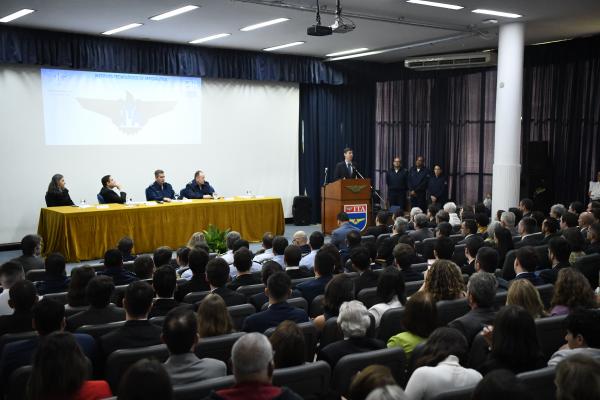 No evento, ainda, houve homenagem póstuma a um dos precursores do curso de Guerra Eletrônica do Programa de Pós-Graduação em Aplicações Operacionais (PPGAO)