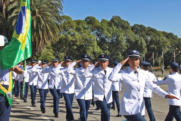 Militares prestaram compromisso à Bandeira Nacional e vão servir em diversas Organizações Militares