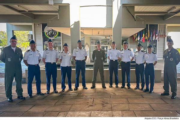 Nove Cadetes estrangeiros serão imersos na vivência acadêmico-militar brasileira


