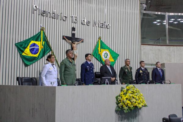 Na ocasião também foram entregues diplomas de reconhecimento a instituições e personalidades pelos serviços prestados à Força Aérea Brasileira