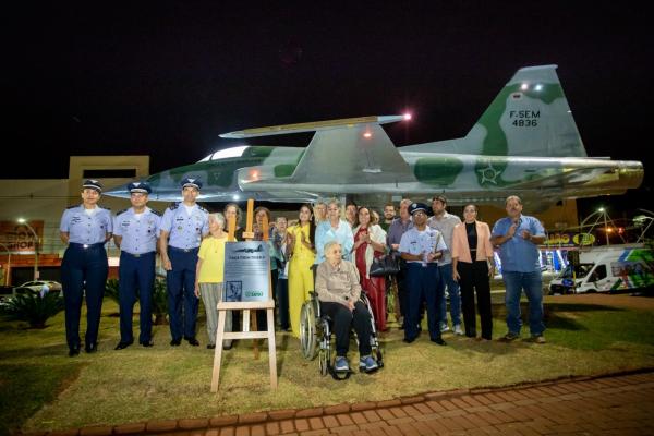 Solenidade homenageou o centenário de Diomar Menezes, com a instalação da fuselagem de um caça F5EM Tiger II