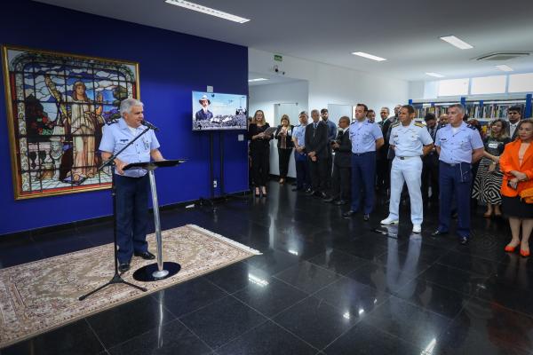 Público poderá conhecer até 31/08, por meio de painéis fotográficos, a brilhante trajetória do Pai da Aviação