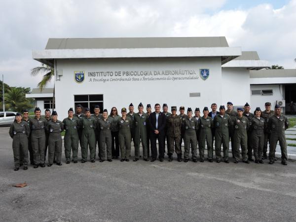 Mais de 20 alunos concluíram a instrução, sendo: duas psicólogas da Marinha; dois do Exército; 17 da Força Aérea Brasileira e um da República do Paraguai