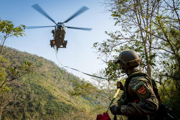 As operações de resgate e recuperação de militares em situações de perigo demonstram o compromisso das Forças Armadas em garantir a segurança dos militares em campo
