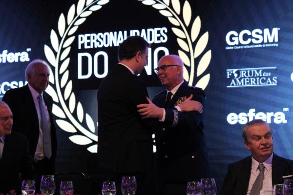 Tenente-Brigadeiro do Ar Marcelo Kanitz Damasceno recebe prêmio “Personalidade do Ano 2023”, na categoria “Destaque Gestão Militar” e título do “Professor Honoris Causa”
