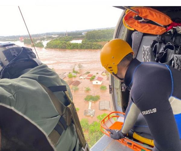 Ações envolvem resgates de moradores isolados, transporte de insumos e atendimentos de saúde