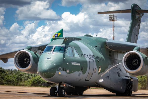 Defesa em Foco no LinkedIn: Embraer C-390 vence Hercules C-130J na