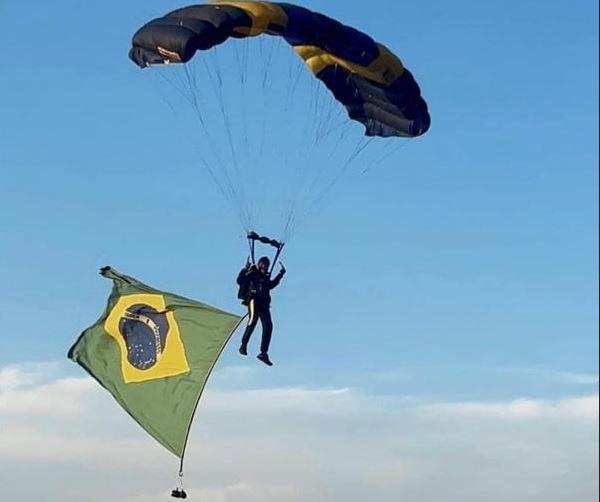 O grupo de militares participou recentemente do Campeonato Brasileiro de Paraquedismo Clássico