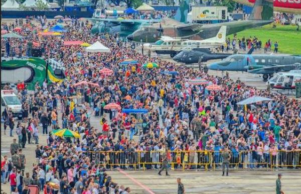 Também conhecido como Portões Abertos, o evento atraiu um público apaixonado pela aviação