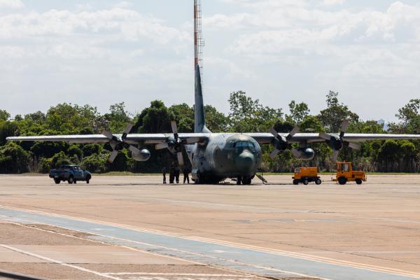 A aeronave C-130 levou cerca de 50 brigadistas e mais de 6 toneladas de equipamentos para auxiliar na ação