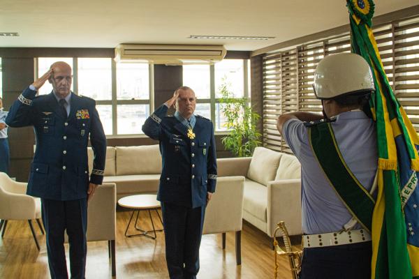 Brigadeiro do Ar Eric Breviglieri recebeu a Comenda no grau de Comendador