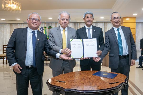 A assinatura do protocolo de cooperação entre o Ministério da Defesa, Governo da Bahia e o Senai-Cimatec, ocorreu no dia 31/10