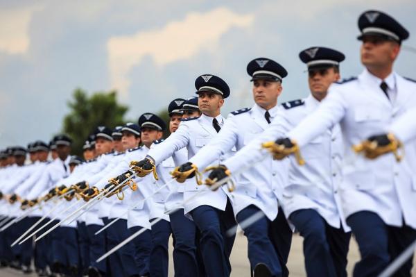 Candidato deve ser Suboficial do Quadro de Suboficiais e Sargentos ou do Quadro Feminino de Graduados de especialidade correlata à do Quadro de Oficiais Especialistas da Aeronáutica