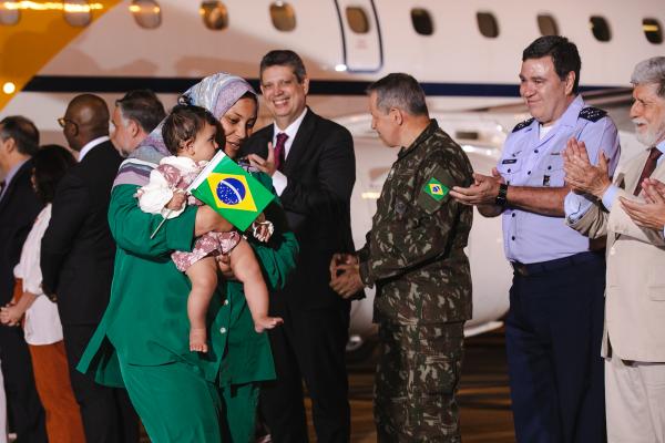 O sentimento é de alívio para os 32 passageiros que desembarcaram na noite dessa segunda-feira na Base Aérea de Brasília