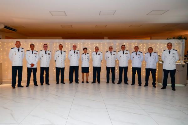 Durante o evento, o Comandante da Aeronáutica foi homenageado com a estatueta de Ícaro 