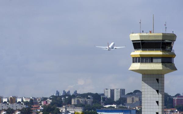Ao todo, 57 aeroportos possuem Torres de Controle operadas pela Força Aérea Brasileira