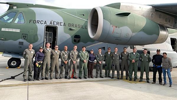 Uma aeronave C-130 da Força Aérea Colombiana foi equipada com sistemas da FAB de combate à incêndios 