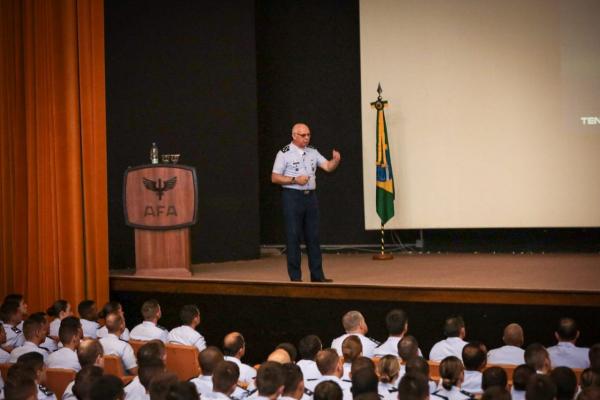 Aula inaugural, corrida, entrega de platinas e voo solo marcam início do ano letivo na AFA