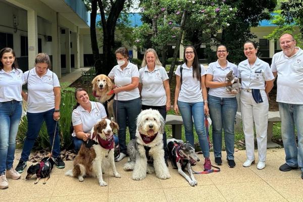 Durante a ação, os animais percorreram as Unidades de Internação e proporcionaram uma interação mais próxima aos pacientes