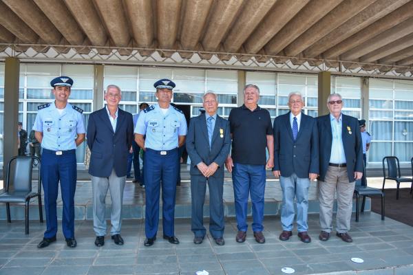 Em comemoração aos 60 anos da primeira turma de aviadores no Ninho das Águias, os Oficiais retornaram à Academia