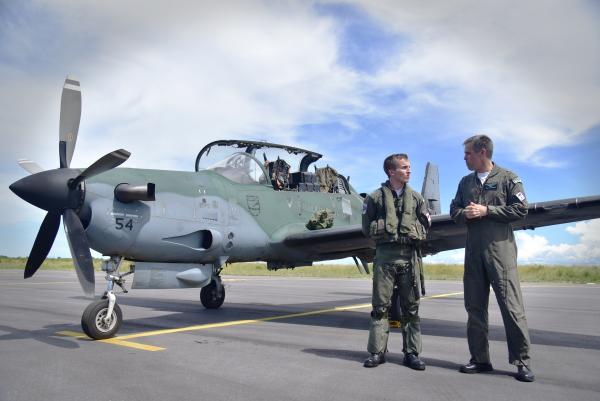Após um mês de intensos estudos e treinamentos, Aspirantes decolam solo em aeronaves de caça da FAB