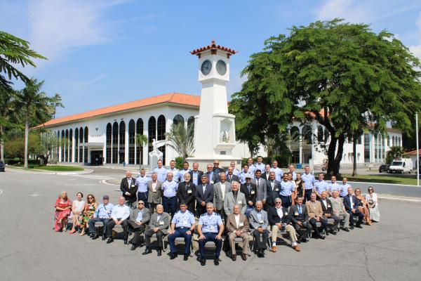 Além dos professores, Oficiais da Ativa e veteranos, o evento contou com a presença do instrutor mais longevo da ECEMAR, o Brigadeiro do Ar Clovis de Athayde Bohrer