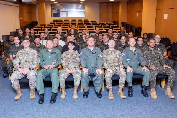 O objetivo do evento é aprimorar os conhecimentos dos militares diante dos avanços da tecnologia além de trocar experiências com militares americanos