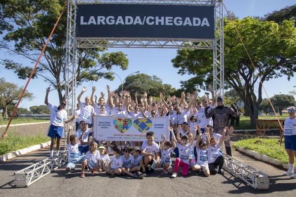  FAB realiza corrida de conscientização do Autismo e da Síndrome de Down