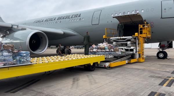  FAB transporta primeira carga de donativos da Campanha `Todos Unidos pelo Sul!`