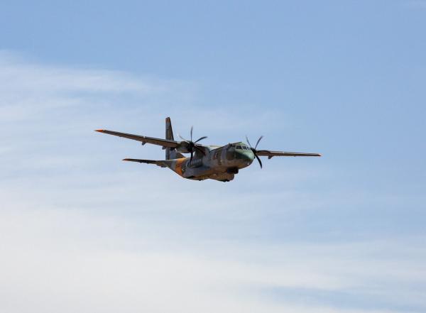  Avião SC-105 Amazonas realiza buscas por vítimas das chuvas no RS