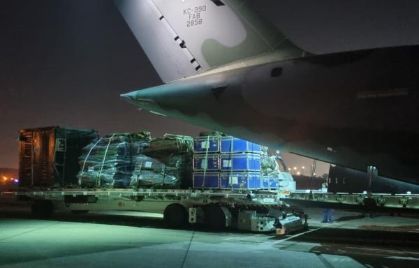  KC-390 Millennium transporta Hospital de Campanha da FAB para Canoas