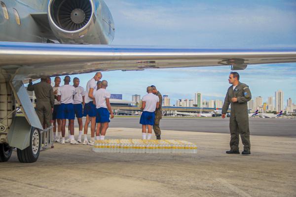 No sábado, saíram de Brasília e de São Paulo aeronaves da FAB e carretas com doações