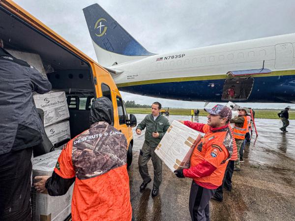  Base Aérea de Canoas recebe 41 toneladas de donativos de organização dos EUA