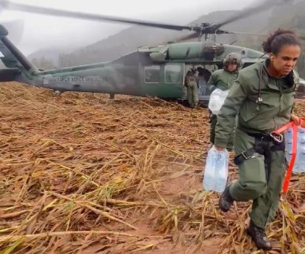 Além das missões de entrega de mantimentos, as aeronaves de asas rotativas da FAB, já realizaram mais de 60 Evacuações Aeromédicas e milhares de resgates