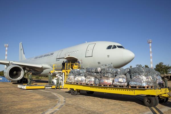 A aeronave KC-30 decolou na tarde desta quinta-feira (16/05) da Base Aérea de Brasília para a Base Aérea de Canoas
