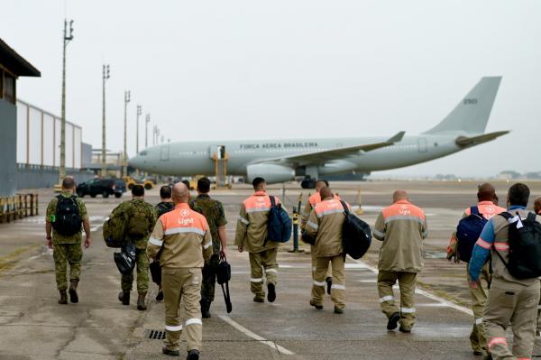 Voo que partiu da Base Aérea do Galeão, no Rio de Janeiro, com destino a Canoas também levou cerca de 15 toneladas de mantimentos e medicamentos