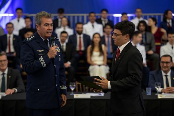 ngenheiro de computação Rafael Studart Mattos di Piero foi agraciado com a láure