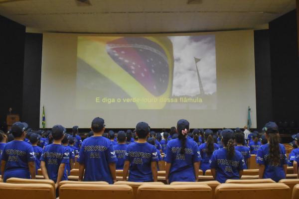 Durante a aula inaugural, os alunos aprenderam sobre a importância da disciplina e das regras de convivência para um bom aproveitamento das atividades Durante a aula inaugural, os alunos aprenderam sobre a importância da disciplina e das regras de convivência para um bom aproveitamento das atividades
