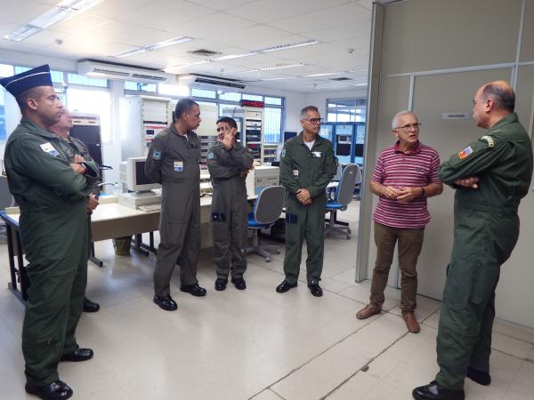 Comitiva do DCTA em visita ao CLBI