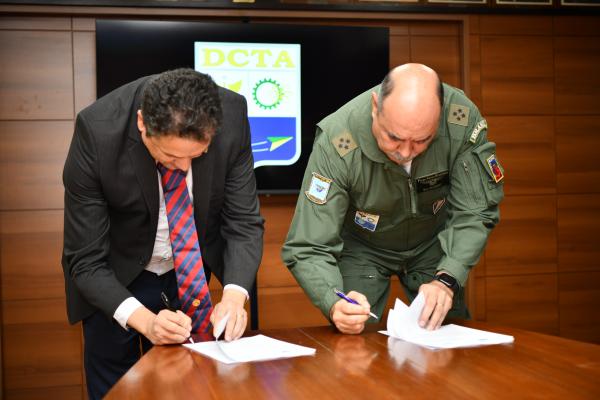 Acordo reforça o compromisso do DCTA em desempenhar um papel fundamental no avanço da pesquisa, inovação e crescimento tecnológico Acordo reforça o compromisso do DCTA em desempenhar um papel fundamental no avanço da pesquisa, inovação e crescimento tecnológico