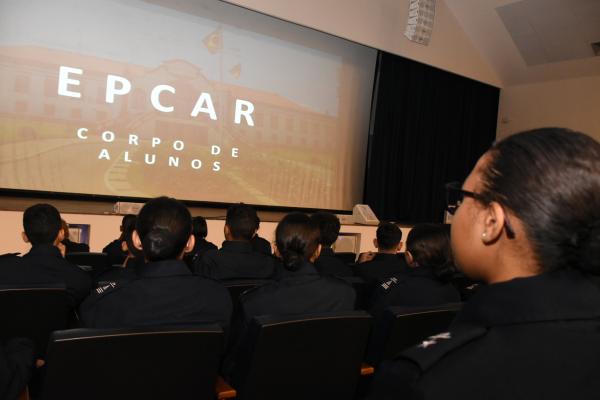 Estudantes do Colégio Brigadeiro Newton Braga visitam a EPCAR